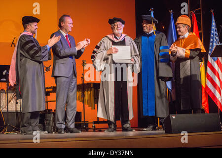 Valencia, Spagna. Il 4 aprile 2014. Placido Domingo è un dottorato onorario dal Berklee College of Music Credit: Salva Garrigues/Alamy Live News Foto Stock