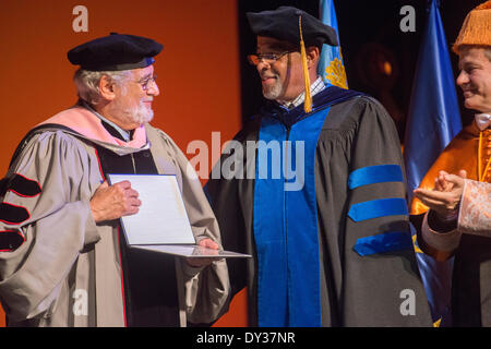 Valencia, Spagna. Il 4 aprile 2014. Placido Domingo è un dottorato onorario dal Berklee College of Music Credit: Salva Garrigues/Alamy Live News Foto Stock