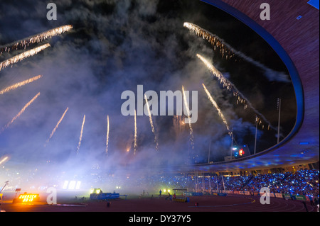 Spettacolari fuochi d'artificio in Zurigo Letzigrund chiude la IAAF Diamond Leaguec "Weltklasse Zürich" meeting di atletica- Foto Stock