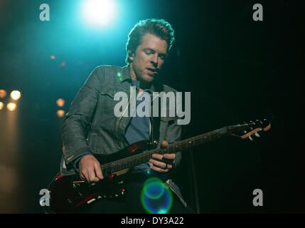 Las Vegas, NV, Stati Uniti d'America. 4 apr, 2014. Joe Don Rooney, Rascal Flatts di presenze per la seconda edizione di ACM parte per una causa Festival - Ven, il LINQ, Las Vegas, nanovolt Aprile 4, 2014. Credito: James Atoa/Everett raccolta/Alamy Live News Foto Stock