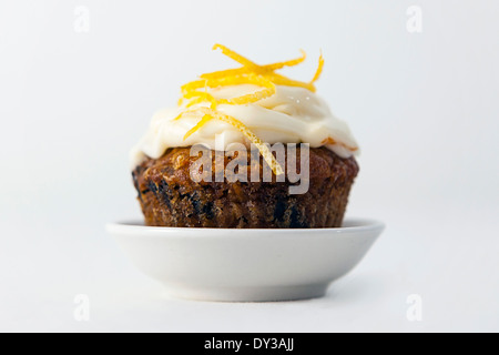 Torta di carote tortina di agrumi la glassa di formaggio cremoso Foto Stock