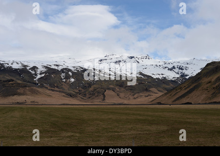 Islandese bellissimo scenario di montagna Foto Stock