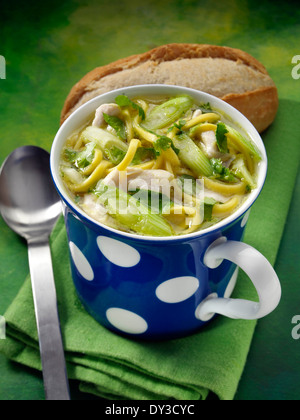 Zuppa di noodle al pollo Foto Stock