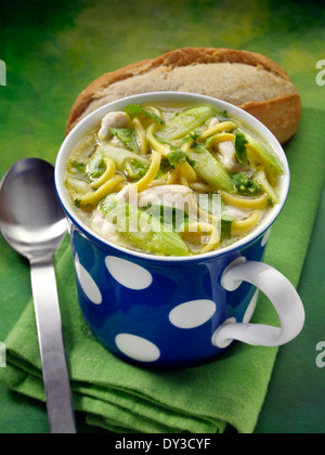 Zuppa di noodle al pollo Foto Stock