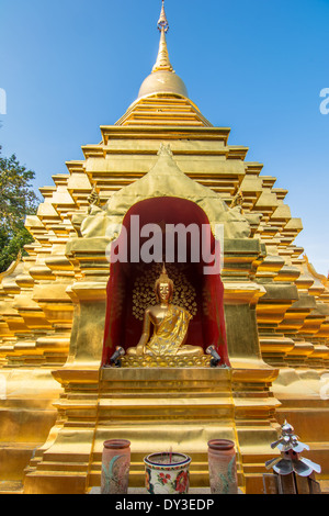 La pagoda dorata al Wat Phan Ohn tempio in Chiang Mai Foto Stock