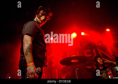 Detroit, Michigan, Stati Uniti d'America. 5 apr, 2014. CHRIS HUTKA del Bunny l'Orso eseguendo sulla #MSITOUR2014 a St Andrews Hall di Detroit, MI il 2 aprile 2014 © Marc Nader/ZUMA filo/ZUMAPRESS.com/Alamy Live News Foto Stock