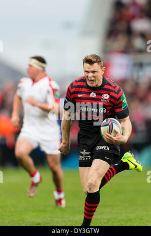 Belfast, N.Irlanda. 05 apr 2014.Saraceni winger di Chris ASHTON fa una pausa sulla strada per il punteggio della prova di apertura durante la Heineken Cup Quarter-Final tra Ulster Rugby e saraceni al Ravenhill Stadium Credit: Azione Plus immagini di sport/Alamy Live News Foto Stock