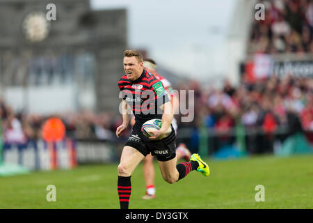 Belfast, N.Irlanda. 05 apr 2014.Saraceni winger di Chris ASHTON fa una pausa sulla strada per il punteggio della prova di apertura durante la Heineken Cup Quarter-Final tra Ulster Rugby e saraceni al Ravenhill Stadium Credit: Azione Plus immagini di sport/Alamy Live News Foto Stock