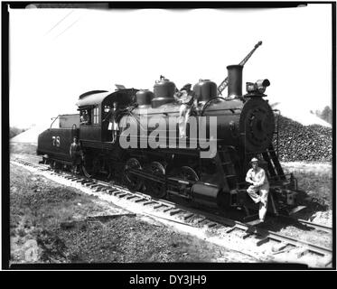 Fotografia che mostra un motore a ghiaia, utilizzato per estrarre ghiaia nell'industria edile all'inizio del XX secolo. Foto Stock