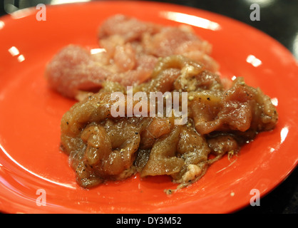 Pezzo di carne di maiale per sukiyaki ristorante Foto Stock