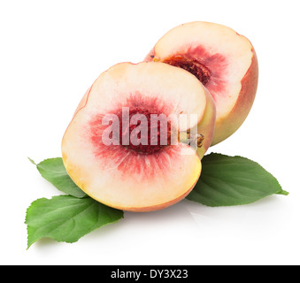 Deliziosi dolci pesche isolato su uno sfondo bianco Foto Stock