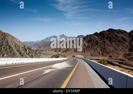 Strada di Montagna in Fujairah, EMIRATI ARABI UNITI Foto Stock