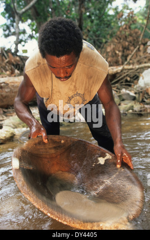 Cercatori d oro e diamante cacciatori di Santa Elena de Uairén, Venezuela, il confine con il Brasile. Amazon, Sud America Foto Stock