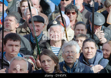 Odessa, Ucraina. 06 Aprile, 2014. Riunione di protesta assemblea popolare Antimaidan - 'campo di Kulikovo'. Questa dimostrazione nel campo Kulikovo, Odessa, Ucraina (l'Ucraina del sud), per un referendum contro il nuovo governo di Kiev contro la nazionale-fascismo. Il principale slogan: "Ci vuole un referendum' 'Libertà Anton Davydchenko" "Odessa è una città russa" "Vogliamo russo la seconda lingua ufficiale" "siamo contro il fascismo" "siamo contro il nazionalismo' Foto Stock