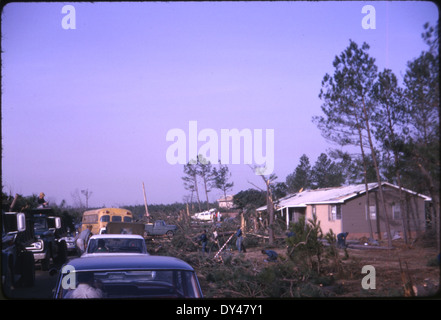 Una vista panoramica del centro di Jackson, Mississippi, scattata intorno al 1914. L'immagine mostra lo sviluppo urbano dei primi anni del XX secolo, con strade, edifici e trasporti nel centro della città. Foto Stock