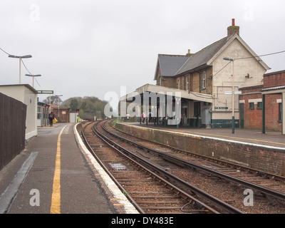 Sandown stazione ferroviaria sulla isola di Wight, parte dell'isola la linea treno sistema. Foto Stock