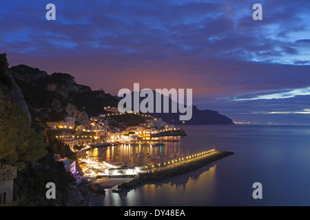 Sunrise a Amalfi, provincia di Salerno, Italia Foto Stock