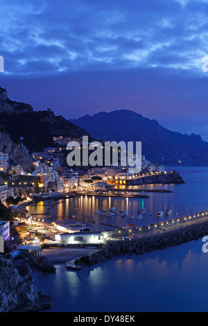 Sunrise a Amalfi, provincia di Salerno, Italia Foto Stock