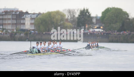 Londra, Regno Unito. 06 apr 2014. La Oxford & Università di Cambridge Boat Race. Credito: Duncan Grove/Alamy Live News Foto Stock