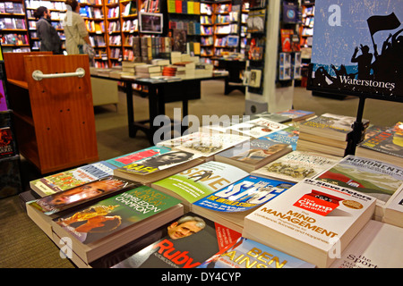 All'interno di un Waterstones book store Foto Stock