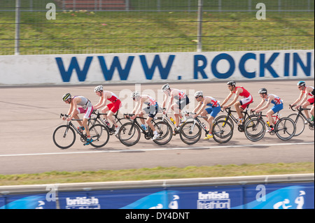 Elite duathlon Championships 2014 marzo 30 uomini anziani pack leader di ciclisti in redazione in scia Foto Stock