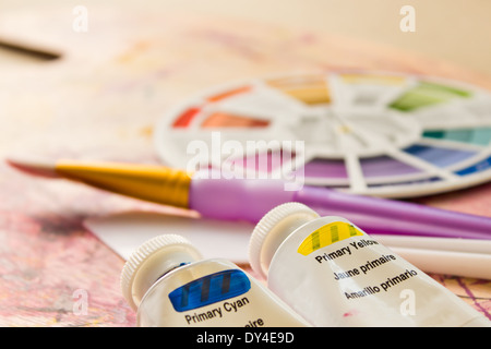 Ruota dei colori e altri accessori di Pittura e Materiali di consumo Foto Stock