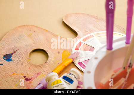 Ruota dei colori e altri accessori di Pittura e Materiali di consumo Foto Stock