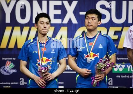 New Delhi, India. 6 apr, 2014. Liu Xiaolong (L) e Qiu Zihan della Cina reagire dopo che gli uomini doppio final contro Mathias Boe/Carsten Mogensen della Danimarca al 2014 Badminton India Apri in Nuova Delhi, capitale dell'India, 6 aprile 2014. Liu/Xiaolong Qiu Zihan perso 1-2. © Zheng Huansong/Xinhua/Alamy Live News Foto Stock