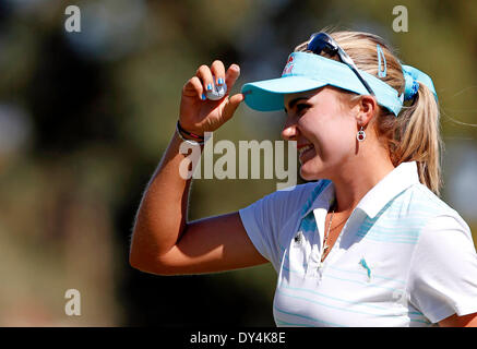 Rancho Mirage, California, Stati Uniti d'America. 06 apr, 2013. Lexi Thompson reagisce a rendere il birdie sul quinto foro durante il round finale del Kraft Nabisco Championship a Mission Hills Country Club in Rancho Mirage, California. Credito: csm/Alamy Live News Foto Stock