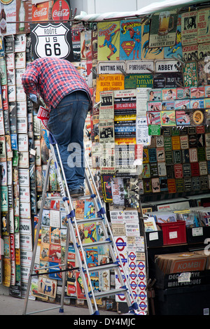 Impostazione del fornitore fino a Portobello Rd in Nottinghill Gate W11 - London REGNO UNITO Foto Stock