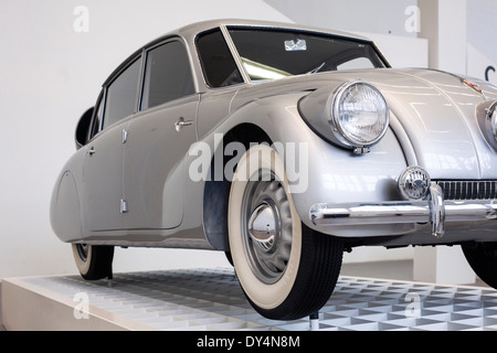 Tatra 87 veicolo esposto nel reparto design a Pinakothek der moderne a Monaco Foto Stock