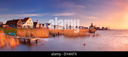 Il tradizionale villaggio olandese di Durgerdam presso sunrise Foto Stock