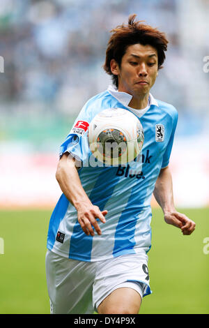 Monaco di Baviera, Germania. 6 apr, 2014. Yuya Osako (1860 Munchen) Calcio/Calcetto : Seconda Bundesliga match tra TSV 1860 Monaco 0-3 Karlsruher SC a stadio Allianz Arena di Monaco di Baviera, Germania. Credito: D .Nakashima/AFLO/Alamy Live News Foto Stock