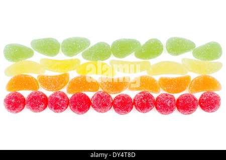 Linee composte da pezzi di marmellata isolate su sfondo bianco Foto Stock