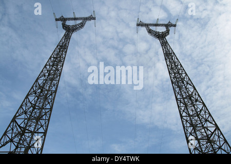 La trasmissione di potenza tower, vista dal basso Foto Stock