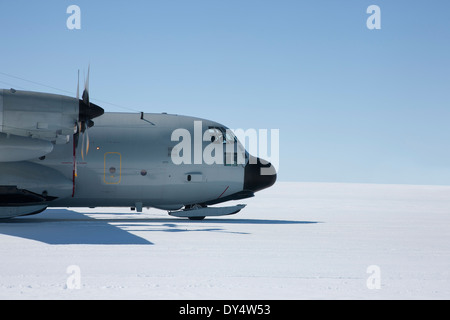 NY Air National Guard offre agli scienziati e ai materiali di consumo a Camp Raven di aiuto allo studio del riscaldamento globale Foto Stock