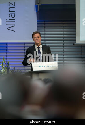 Berlino, Germania. 3 apr, 2014. Il primo ministro dei Paesi Bassi, mark Rutte, tenere un discorso al '8 discorso di Berlino alla libertà presso la Porta di Brandeburgo ' organizzato dalla Fondazione Friedrich Naumann per la libertà in Berlin./Immagine: Paesi Bassi Primo Ministro Mark Rutte © Reynaldo Paganelli/NurPhoto/ZUMAPRESS.com/Alamy Live News Foto Stock