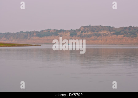 Fiume Chambal è un affluente del fiume Yamuna in India centrale,fa parte della maggiore Gangetic sistema drenante,Rajasthan Foto Stock