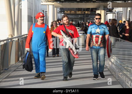 Roma, Italia. Il 6 aprile 2014. La gente vestita come caratteri Cosplay al Romics mostra a Roma. Credito: Gari Wyn Williams / Alamy Live News Foto Stock