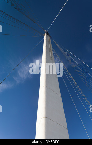 Stati Uniti d'America, Nebraska, Omaha, Bob Kerrey ponte pedonale attraverso il fiume Missouri Foto Stock