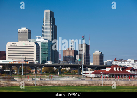 Stati Uniti d'America, Nebraska, Omaha, skyline dal fiume Missouri Foto Stock