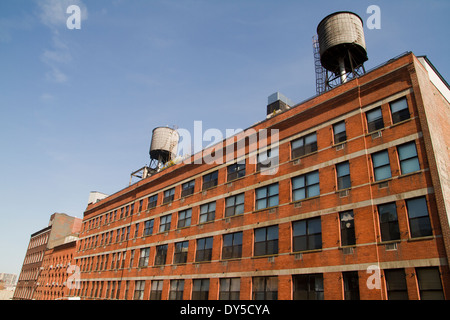 Torri d'acqua sulla costruzione di New York 27.03.2014 Foto Stock