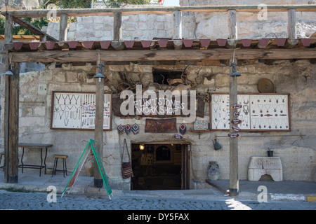 Flintstones work shop a Goreme, Cappadocia, Turchia. Foto Stock