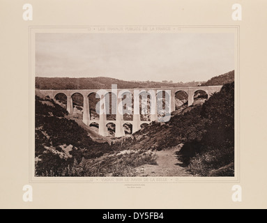 Il Viaduc sur le Ravin de la Selle, un ponte ferroviario situato nella regione francese dell'alta Alpi, fa parte dell'infrastruttura che supporta i trasporti nella Côte zona montuosa della Provenza-Alpi-Costa Azzurra. Foto Stock