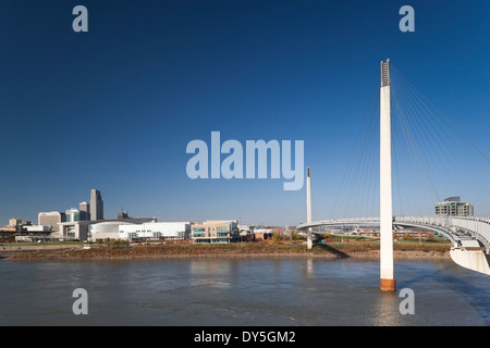 Stati Uniti d'America, Nebraska, Omaha, Bob Kerrey ponte pedonale attraverso il fiume Missouri Foto Stock