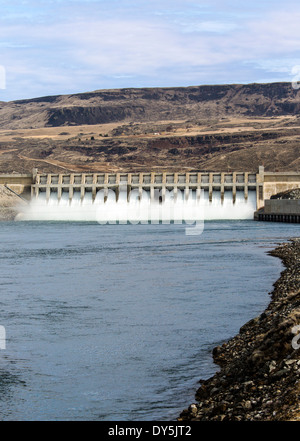 Chief Joseph Dam, il secondo più grande produttore di energia negli USA, diga idroelettrica sul fiume Columbia, nello stato di Washington, USA Foto Stock