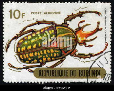 Repubblica del Burundi - circa 1970:stampato nella Repubblica di Burundi mostra beetle (CHELORRHINA POLYPHEMUS), circa 1970. Foto Stock