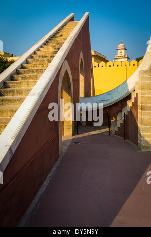 Il Jantar Mantar è una collezione di architettura di strumenti astronomici a Jaipur, India Foto Stock