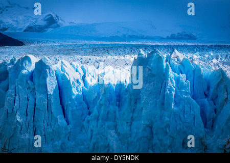 Il Ghiacciaio Perito Moreno è un ghiacciaio situato nel parco nazionale Los Glaciares nel sud-ovest di Santa Cruz provincia, Argentina. Foto Stock