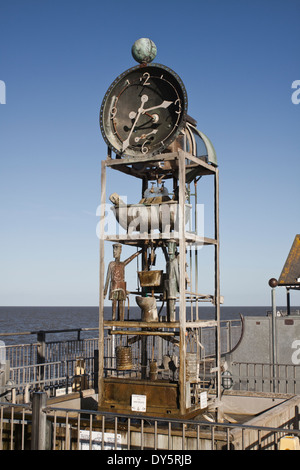 Orologio ad acqua sul molo Southwold Foto Stock